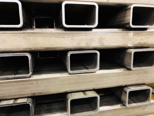 6M Hot Rolled Square rechteckiges Stahlrohr 2 Zoll-Flussstahl-Rohr Soem