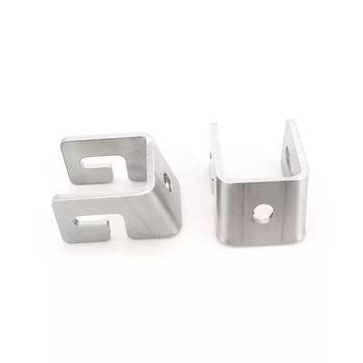 6mm anodisierten CNC-Metalllaser, der Kohlenstoffstahl-Blech-spitze Klammern schneidet